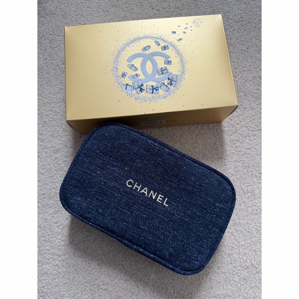 CHANEL Cosmetic bag